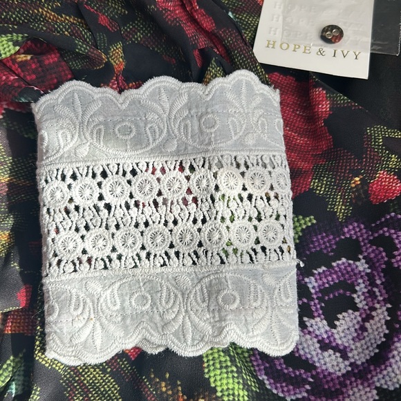 Floral Mini Dress With Blouson Sleeve And Contrast Lace Cuff - Picture 7 of 8